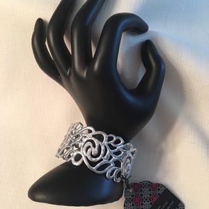 NWT paparazzi silver filigree Cuff Bracelet